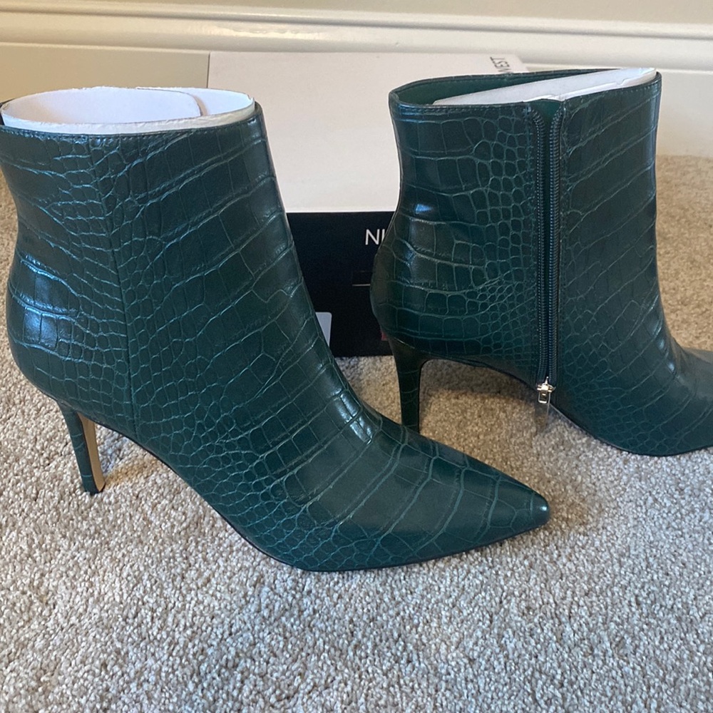 Nine West Fhayla Bootie. Dark Green. Size 11